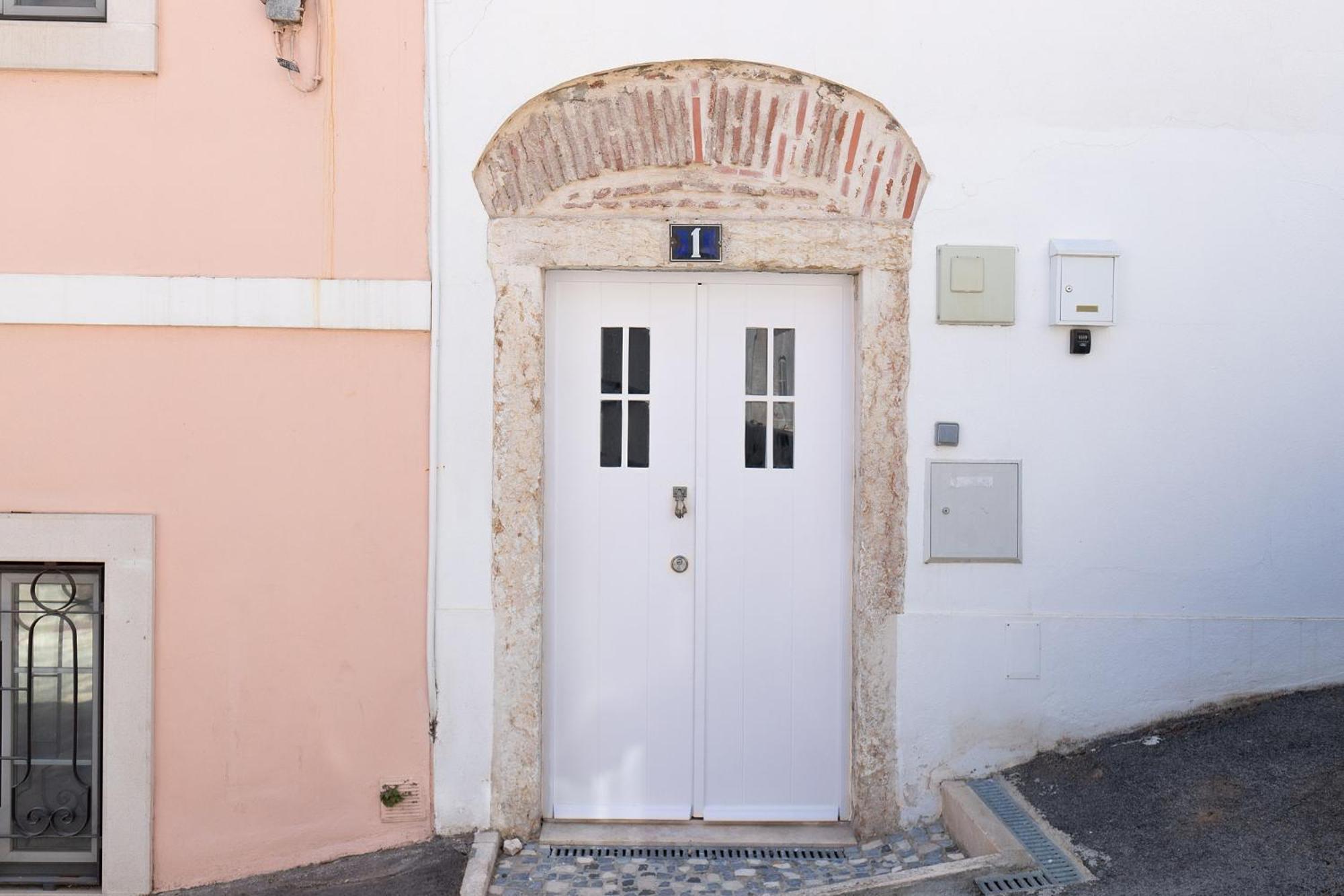 Classic Lisbon Homes: Bright & Central In Belem Экстерьер фото
